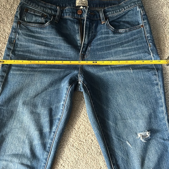J CREW-SLIM BROKEN IN BOYFRIEND DISTRESSED JEAN SZ 28 - Picture 5 of 10